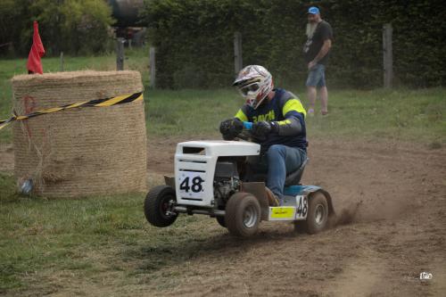 Course et défilé de tracteurs