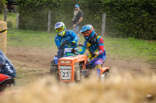 Course et défilé de tracteurs