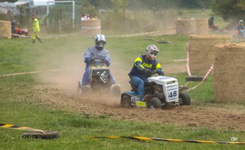 Course et défilé de tracteurs
