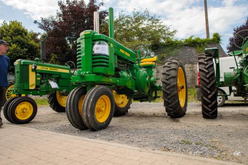 Course et défilé de tracteurs
