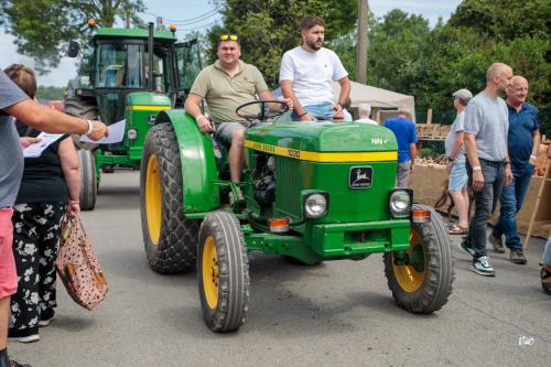 Course et défilé de tracteurs
