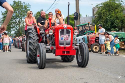 Course et défilé de tracteurs