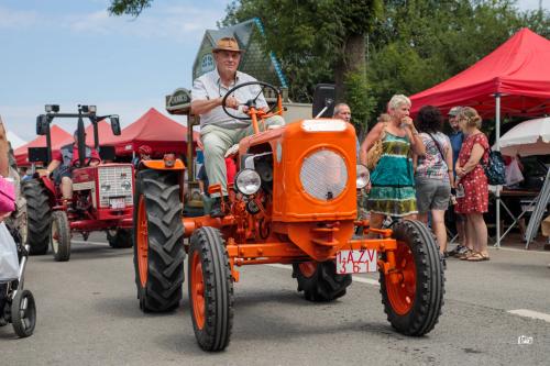 Course et défilé de tracteurs