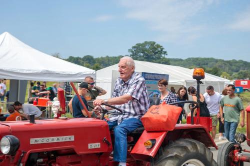 Course et défilé de tracteurs