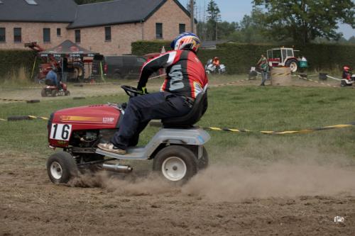 Course et défilé de tracteurs