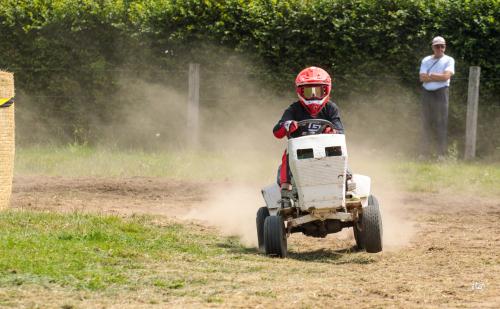 Course et défilé de tracteurs