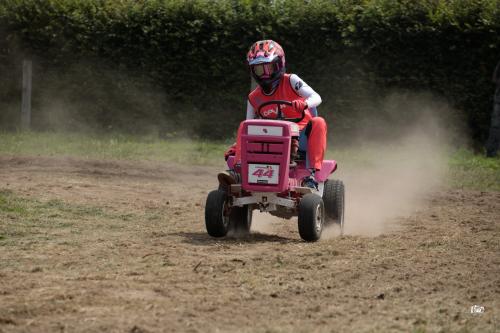 Course et défilé de tracteurs