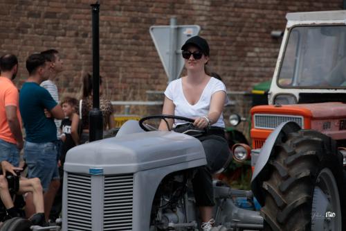Course et défilé de tracteurs